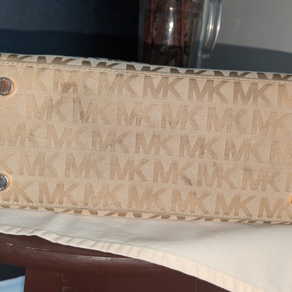 Michael Kors Marina Large Drawstring Tote Bag in Light Khaki - Picture 3 of 5